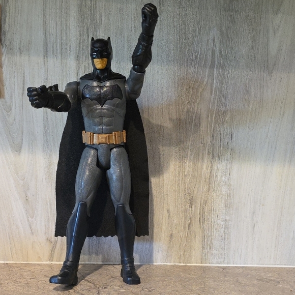 (J21) DC Justice League Batman Figure - Picture 1 of 5